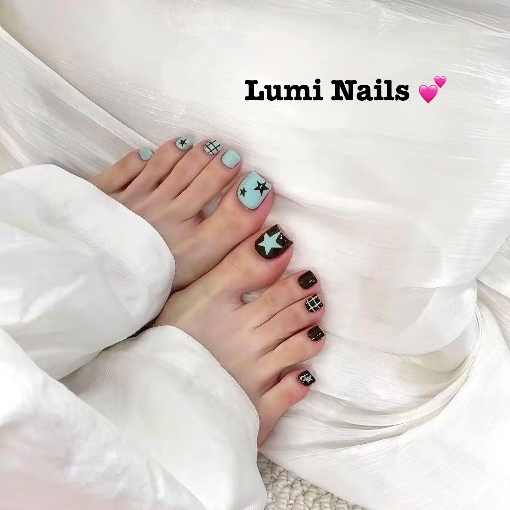 Teennagels in mintgroen en bruin met sterrenmotief